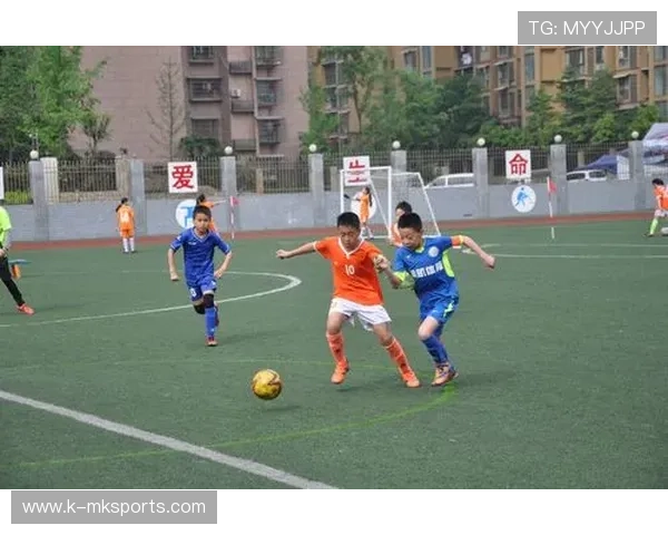 尤文米奇洛蒂禁区倒钩技惊四座,瞬间点燃足球激情 尤文米奇洛蒂禁区倒钩技惊四座,瞬间点燃足球激情